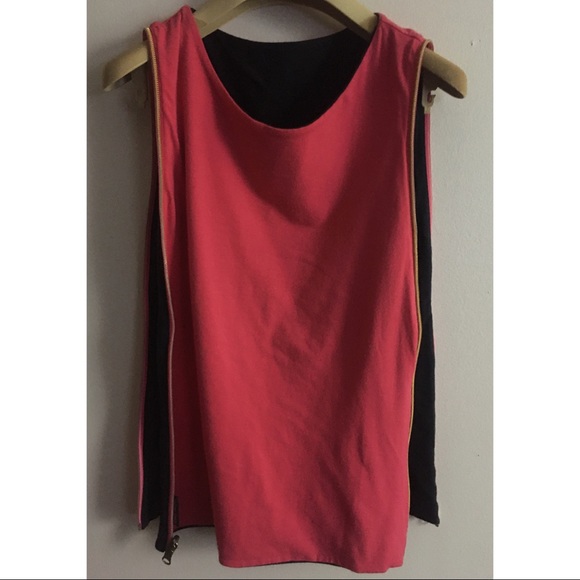 Reservable Color-block Minimal Sleeveless T-Shirt - Picture 3 of 9